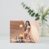 Jonge Native American poserend bij een houten wand Briefkaart (Staand voorkant)