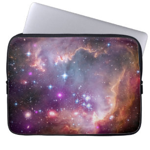 Jonge sterren in de kleine Magelhaense wolk. Laptop Sleeve