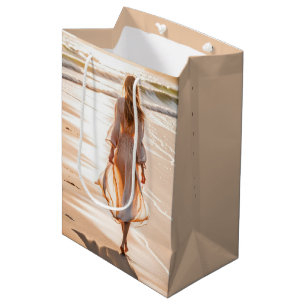 Jonge Vrouw die het Strand lopen Medium Cadeauzakje