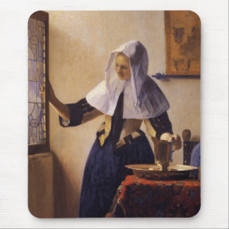 Jonge vrouw met een waterpitcher muismat