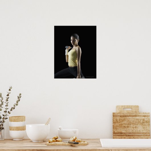 Jonge vrouw oefent met dumbbels poster (Keuken)