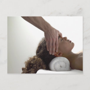 Jonge vrouwen die van een massage genieten briefkaart