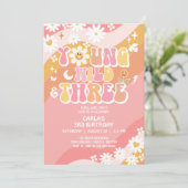 Jonge Wild en drie Groovy Pink Peach Verjaardag Kaart (Staand voorkant)