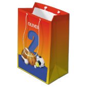 Jongen 2e verjaardag Sportbannen Medium Cadeauzakje (Achterkant Gekanteld)