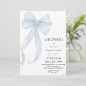 Jongen blauwe boog verjaardag uitnodiging (Staand voorkant)