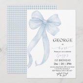 Jongen blauwe boog verjaardag uitnodiging (Voorkant / Achterkant)