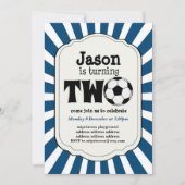 jongen die de Uitnodiging van het Voetbal TWO draa (Voorkant)