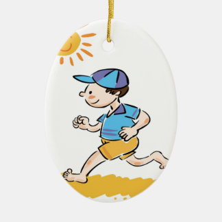 Jongen die lopen terwijl ze barefoot keramisch ornament