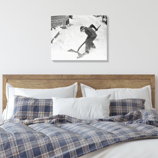 Jongen die Sneeuw schept, 1940 Canvas Afdruk (Insitu (Slaapkamer))