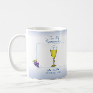 Jongen eerste communie, chalice met host en druive koffiemok