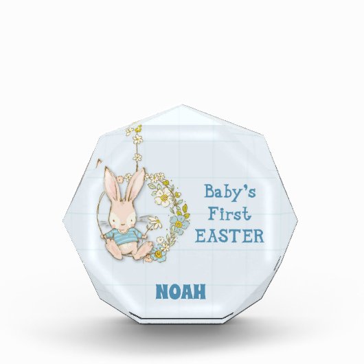 Jongen eerste paasbundel op het gebied van de bloe fotoblokken (Voorkant)