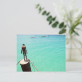 Jongen en blauw water briefkaart (Staand voorkant)