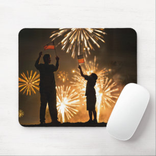 Jongen en vader met vlaggen en vuurwerk muismat