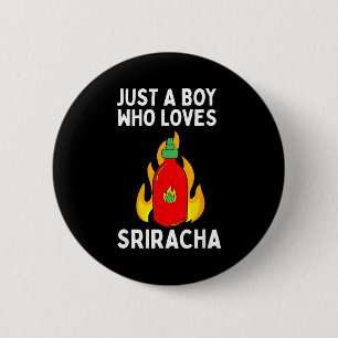 Jongen houdt van pittige srirachasaus ronde button 5,7 cm