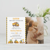 Jongen in aanbouw Baby shower Party Foto Kaart (Staand voorkant)