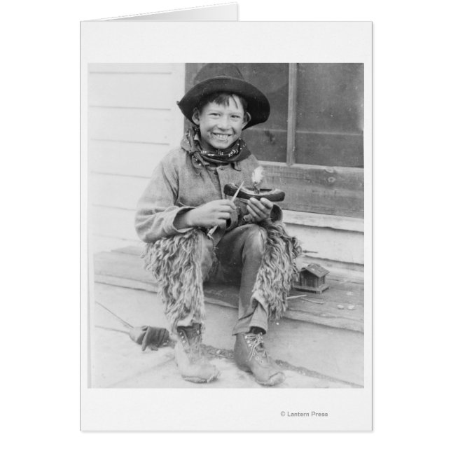 Jongen verkleed als Cowboy met speelgoed (Voorkant)