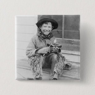 Jongen verkleed als Cowboy met speelgoed Vierkante Button 5,1 Cm
