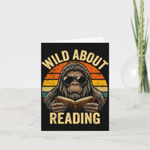 Jongens dier grappig wild over lezen bigfoot boek kaart