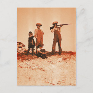 Jongens met foto van Rifle Briefkaart