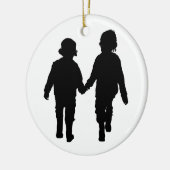 Jongens met handpalen keramisch ornament (Links)