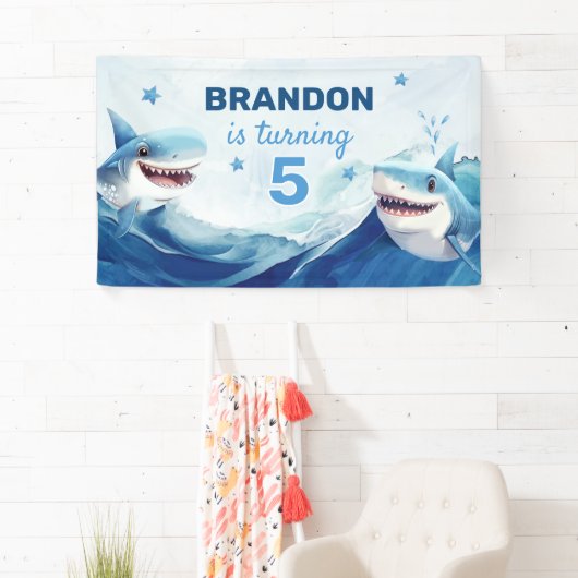 Jongens onder het Zee Ocean Shark 5th Birthday Spandoek (Insitu)