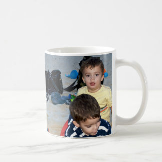 Jongens op de strand koffiemok