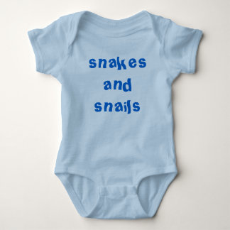 Jongens slangen en slakken in blauw romper