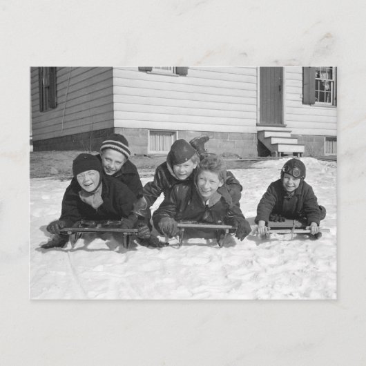 Jongens sleeën, 1936 briefkaart (Voorkant)