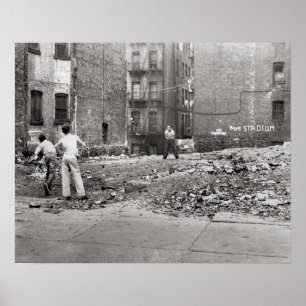 Jongens spelen honkbal op een zandvlakte, 1954. Ou Poster
