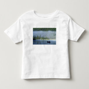 Jongens vissen op Waterfowl Lake, Banff Nationaal Kinder Shirts