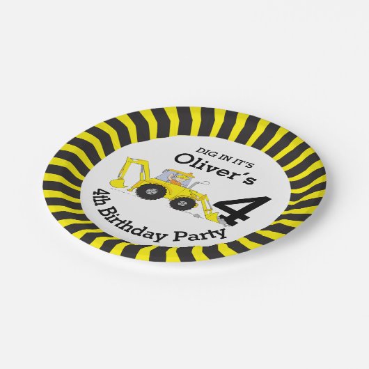 Jongensbouw 4e verjaardag aangepast bord (Gekanteld)