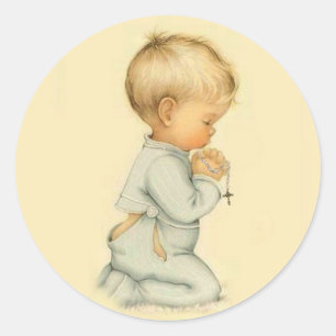 jongetje dat rozenkrans bidt ronde sticker