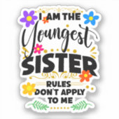 Jongste zus, regels niet van toepassing, grappige sticker (Voorkant)