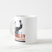 Josh Hawley me montre une grosse tasse (Devant gauche)