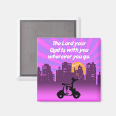Joshua 1:9 Meisje op scooter w/Skyline - Bijbelver Magneet (Voorkant / Achterkant)