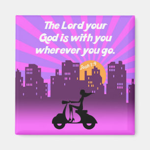 Joshua 1:9 Meisje op scooter w/Skyline - Bijbelver Magneet