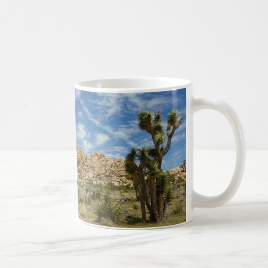 Joshua Trees en Blue Sky woestijnlandschap Koffiemok (Rechts)