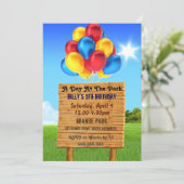 Jour aux invitations de fête d'anniversaire de (Debout devant)