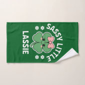 Jour de la Saint Patrick Sassy Petite Lassie Enfan (Serviette à main)