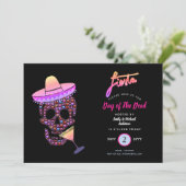 Jour moderne de la Fiesta morte Invitations rose n (Debout devant)