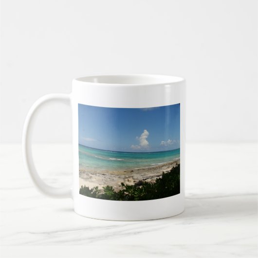 Jour rêvant la tasse de café de banc de sable des (Gauche)