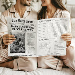 Journal Faire-part de grossesse révélateur de bébé<br><div class="desc">Annoncez vos nouvelles passionnantes d'une manière amusante et mémorable avec un "Faire-part de grossesse pour bébé de journal". Conçu pour ressembler à un journal classique, ce faire-part présente des titres ludiques, de charmantes illustrations et un espace pour une photo ou un message personnalisé. Le format unique ajoute une touche fantaisiste...</div>