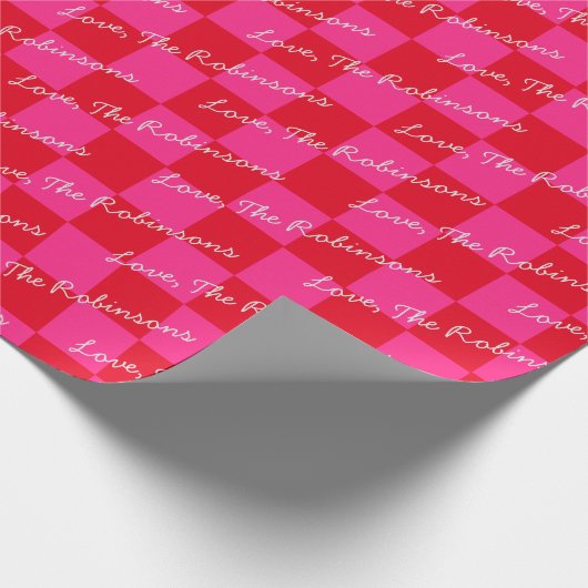 Jouw naam Checker Checkerboard toevoegen Roze en R Cadeaupapier (Hoek)