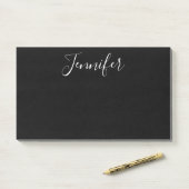 Jouw naam | Elegant wit script op zwart Post-it® Notes (Op bureau)