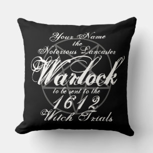 Jouw naam in Beruchte Warlock Heks Trials Gothic Kussen