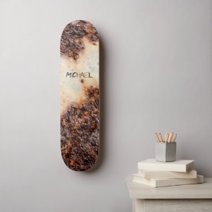 Jouw naam van roodbruine roestmetalen skateboard