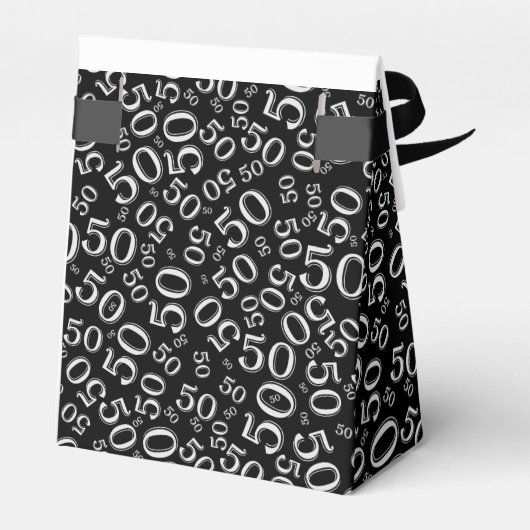 Jouw tekst 50th Birthday Number Pattern Black/Whit Bedankdoosjes (Achterkant)