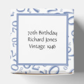 Jouw tekst 70e verjaardag nummer Patroon blauw/wit Bedankdoosjes (Bovenkant)