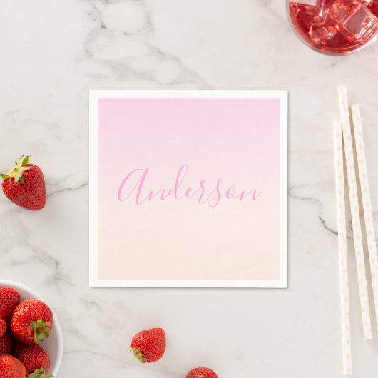 Jouw tekst | Elegant Script & Zachte Blush Roze Om Servet (Insitu)