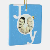 Joy bauble text on sky blue kerstfeestay keramisch ornament (Rechts)